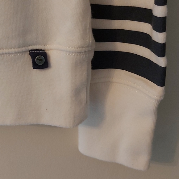 SOLD!!!Abercombrie and Fitch shirt - Picture 2 of 5